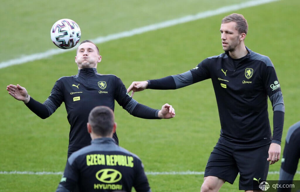 待看浪花飞 待看浪花飞